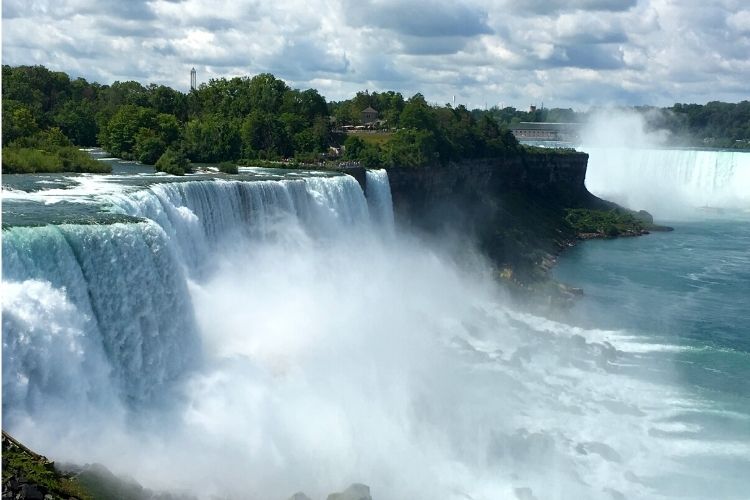 Planning a trip to Niagara Falls? Here's 6 helpful tips to help you plan a first visit and make the most of your time in Niagara Falls.